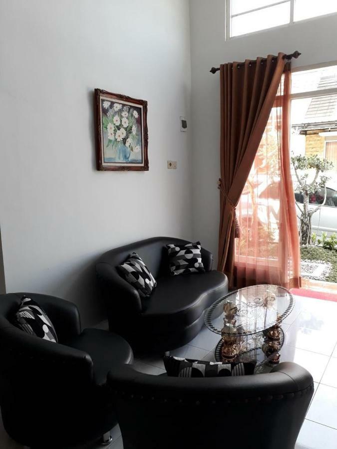 Villa Puncak Garuda A5 バトゥ エクステリア 写真